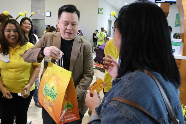 PLDT and Smart welcome OFWs home for Christmas