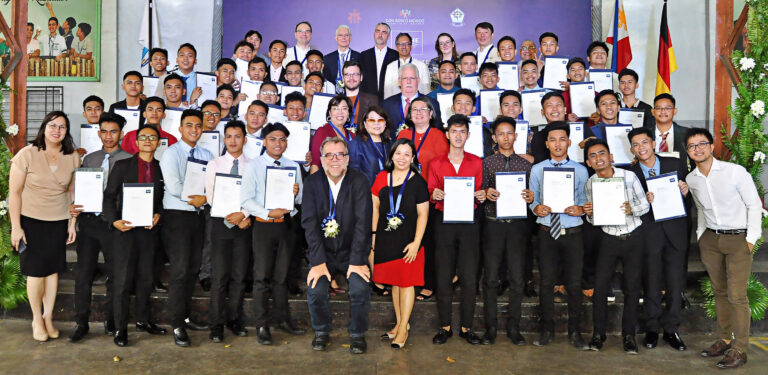 GROHE Dual Tech honors first internationally certified students