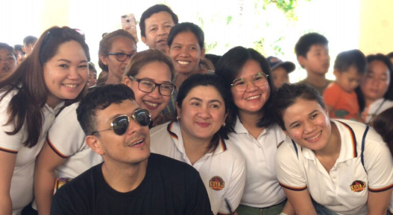 Jericho and Kuya J bring cheers to kids and families  affected by Taal eruption