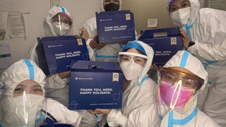 Globe Platinum customers honors medical front liners with Noche Buena feasts on Christmas Eve