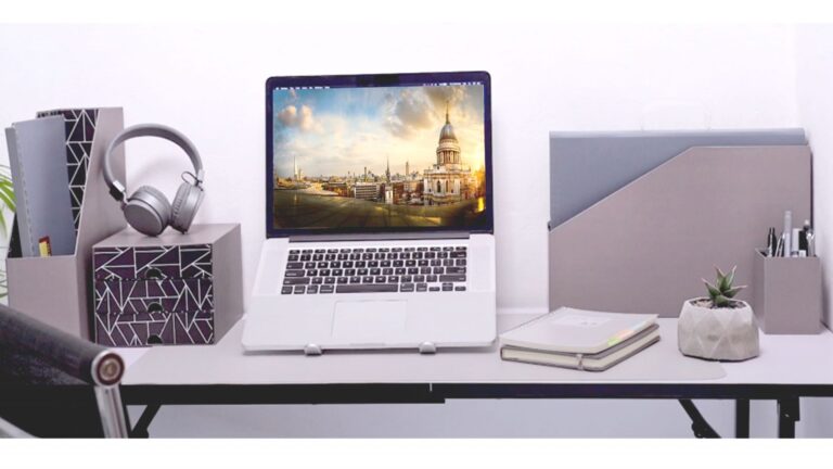 DRESS UP YOUR DESK WITH SM STATIONERY