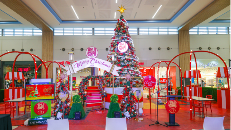 Visit the Holiday Piazza at SM City Taytay!