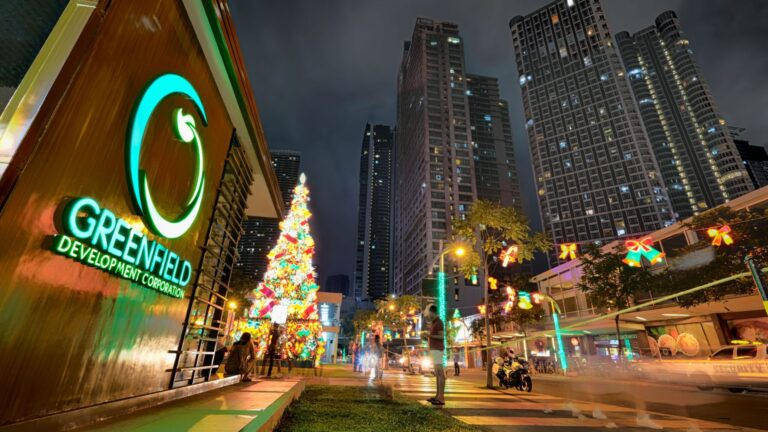 Let’s Celebrate Christmas at the District