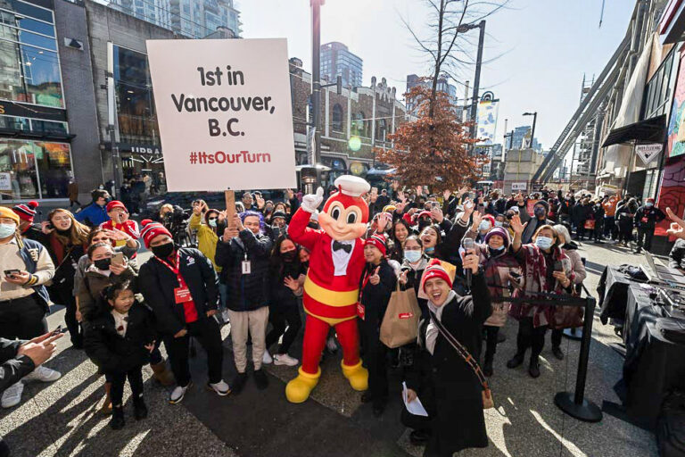 Thousands lined up for first Jollibee store in Vancouver, Canada   