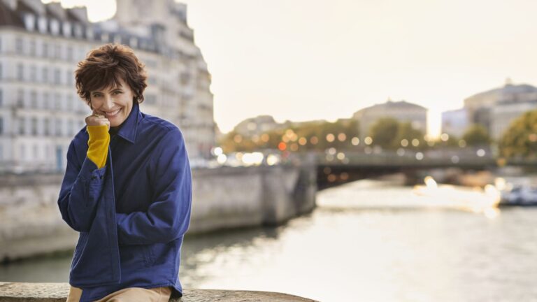 UNIQLO present collaboration  with Ines de la Fressange for  2022 Fall/Winter Collection