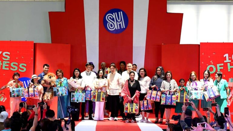 SM Supermalls begins 100 Days of Happiness : Christmas countdown by creating a circle of happiness among Filipinos