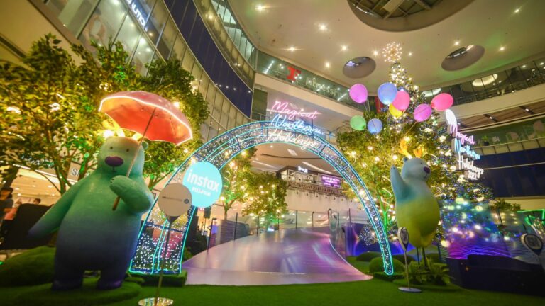 FIRST IN MANILA: A 3D Whale Shark billboard, Space Tunnel, Golden Gateway and Dazzling Light shows- ALL Immersive experiences lead to SM.