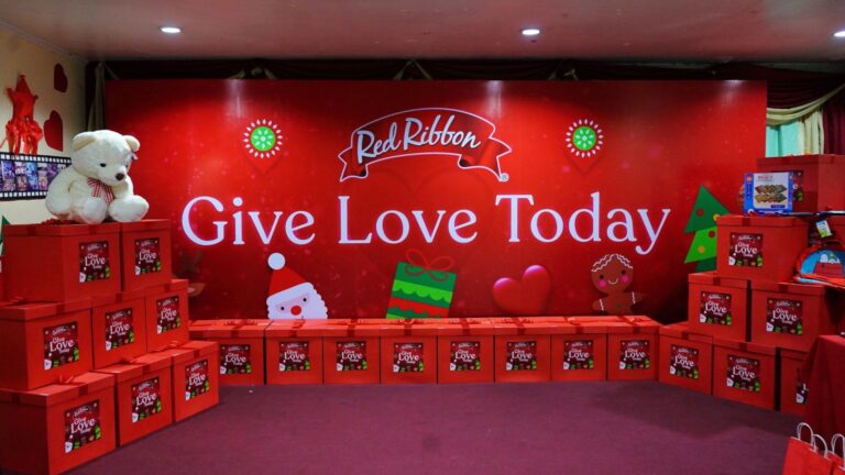 Red Ribbon gives love, grants children’s wishes in Christmas outreach