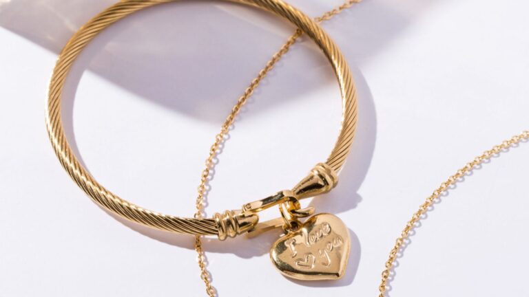 SPARKLE AND DAZZLE THE NEW YEAR WITH IMONO’S JEWELRY!