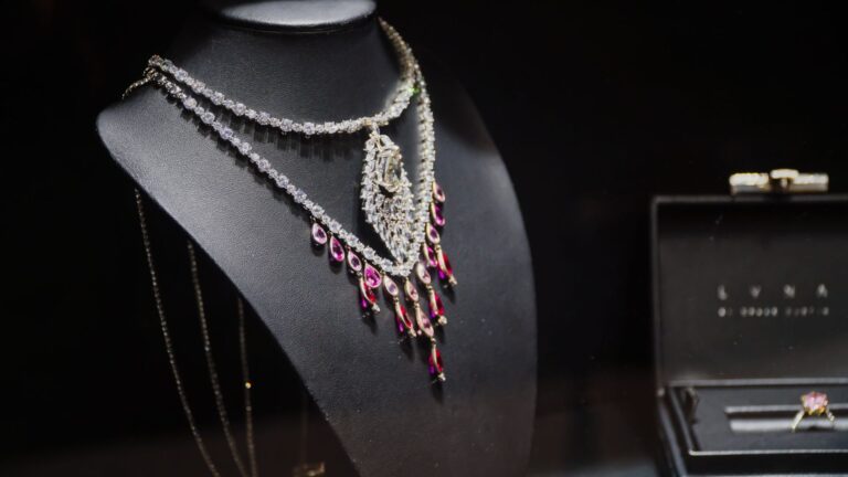 Find key jewelry pieces for every moment at the Shang