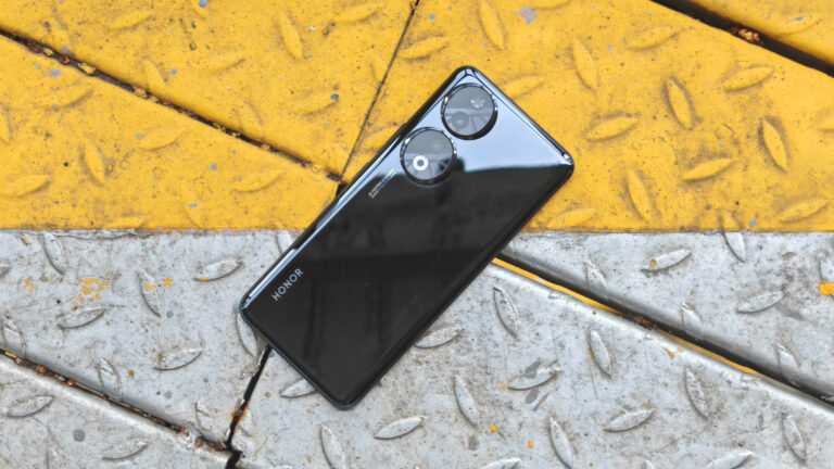 Unleash Your Personality and Style this Holiday Season with HONOR 90 5G! 