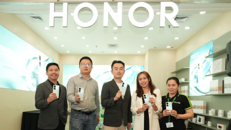 HONOR unveils Limited-edition HONOR 90 5G Peacock Blue, opens Experience Store in SM City Dasmariñas 