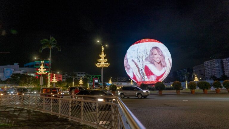 Mariah Carey’s “All I Want For Christmas Is You” returns to No. 1 on Billboard Hot 100