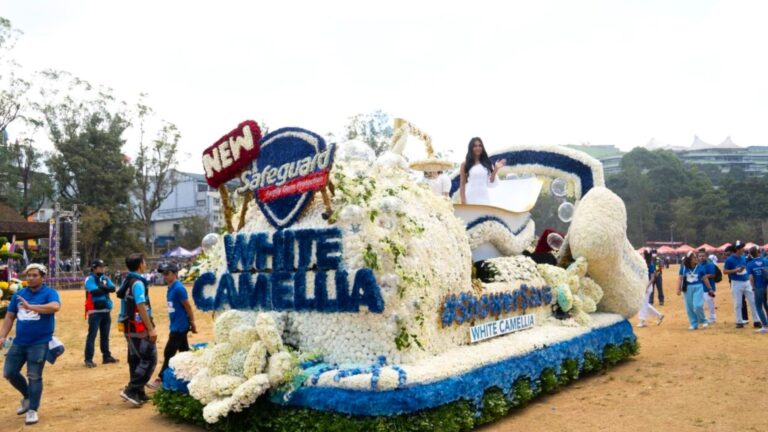 NEW Safeguard White Camellia introduces #ShowerSaya at the country’s biggest floral festival