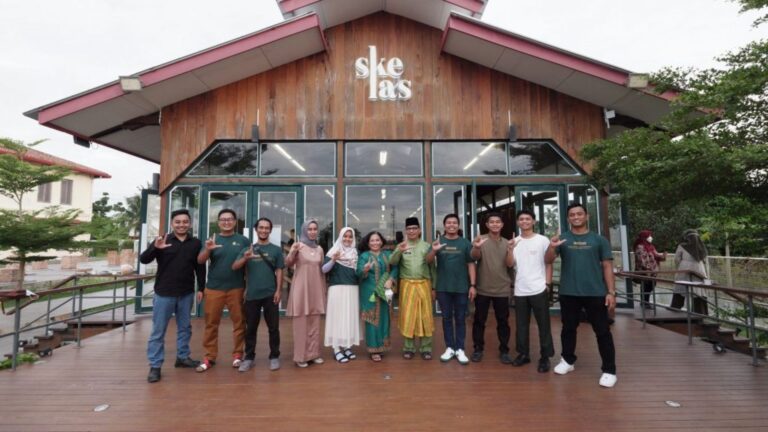 Restorative Economy effort that Blends Conservation and Community Empowerment: Practice from Indonesia and Philippines