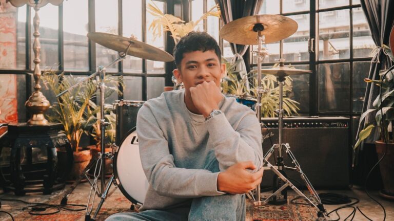 Benj Pangilinan confronts self-doubt in new single “Alinlangan”   