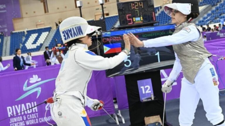 Smart keeps mom connected as daughter pursues international fencing dreams