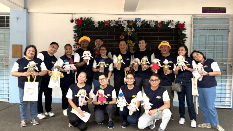 How Sun Life leaders promote environmental health in volunteer drive  with Tumana Eco-Warriors   