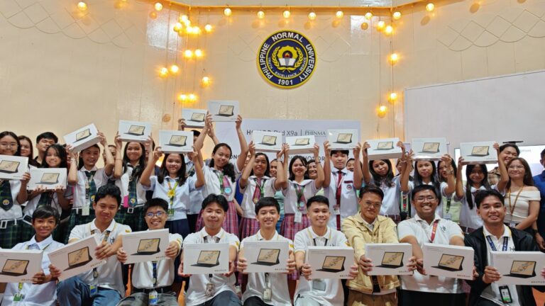  HONOR and PHINMA Foundation Empower Future Educators with Tablet Donation 