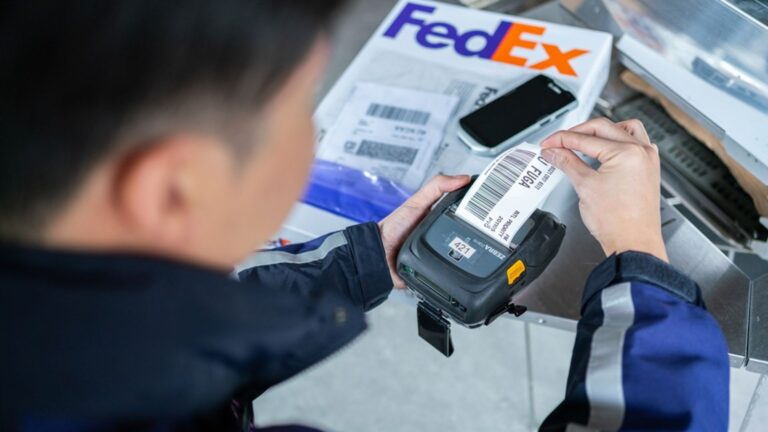 FedEx Boosts Holiday Shipping Convenience with  Expanded FedEx Authorized ShipCenters Network